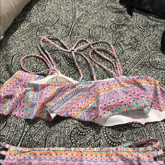 Bikini - Picture 3 of 4